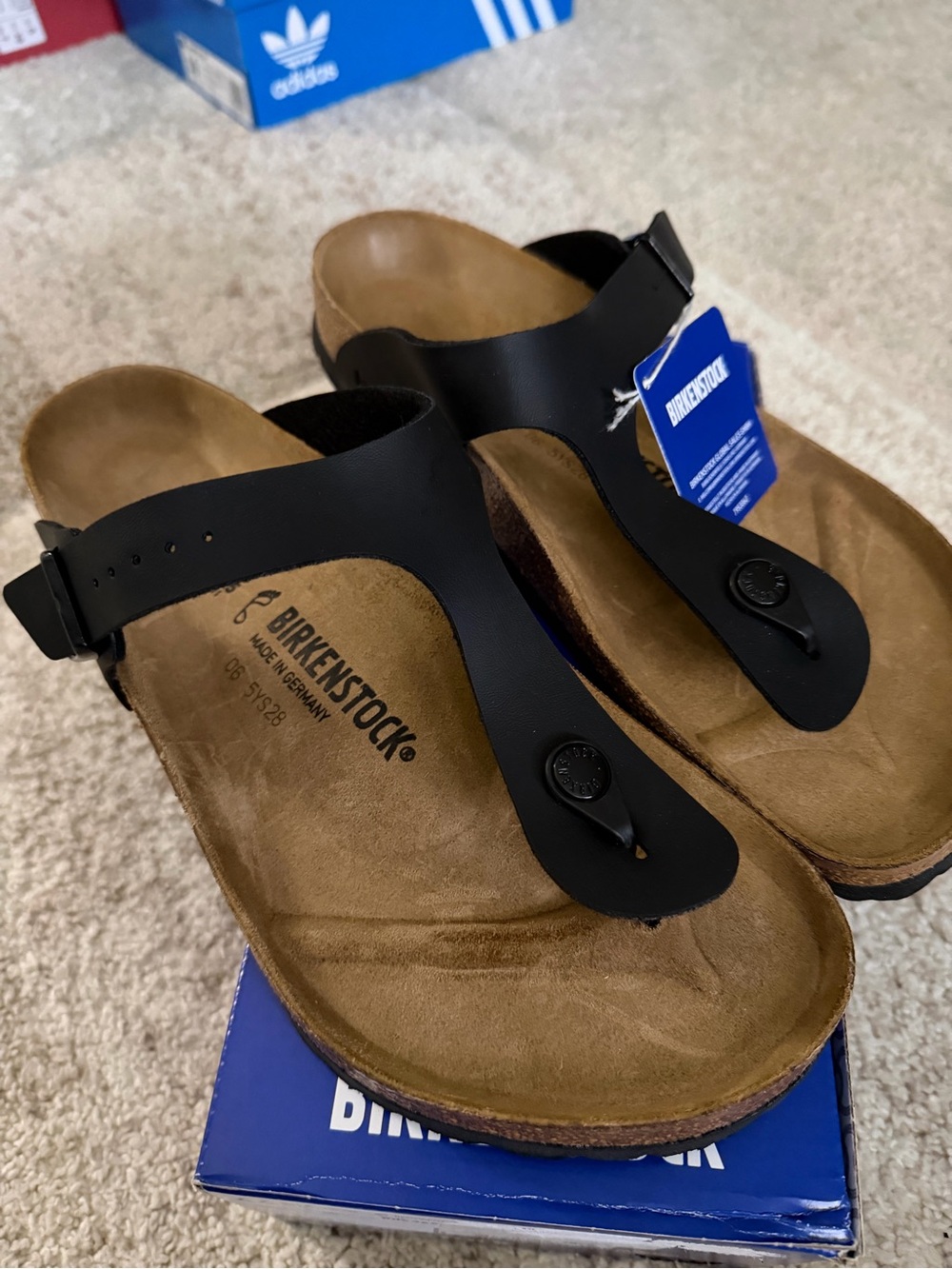 NWT Birkenstock Gizeh Men's Thong Sandals - Black and Tan Footbed - Picture 2 of 4